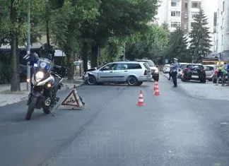 Sudarila se dva vozila u Travničkoj, četiri osobe povrijeđene Saobraćajna nesreća u Travničkoj ulici u Zenici