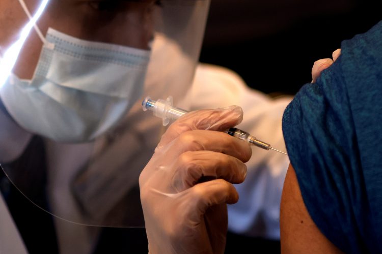 Švedska preporučuje četvrtu dozu vakcine za starije