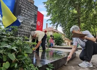 Zenički antifašisti čistili spomen-obilježje Papirna povodom Dana borca Papirna
