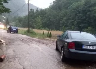 Nakon kiše u ZDK-u nanosi šljunka, začepljeni odvodi, poplavljena dvorišta Poplave BiH 2 2021