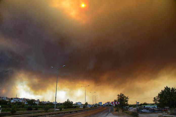 Bjesni požar u Antaliji, poginule tri osobe (VIDEO)