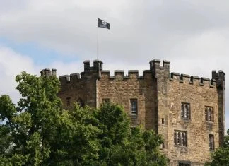 Brojne zgrade u Velikoj Britaniji osvijetljene u znak sjećanja na žrtve genocida u Srebrenici (FOTO) Velika Britanija Srebrenica
