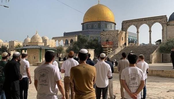 Desetine Izraelskih Doseljenika Provalilo U Kompleks Al Akse Al Aqsa Jevereji Aa 60e71d15d2826