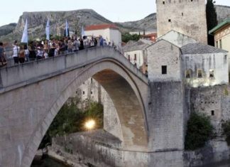 Skokom bez aplauza obilježena godišnjica genocida u Srebrenici Skokom Bez Aplauza Obiljezena Godisnjica Genocida U Srebrenici Stari Most 12 60eacf01ecf4e