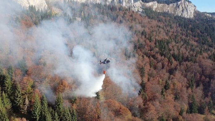 Helikopter požar šume