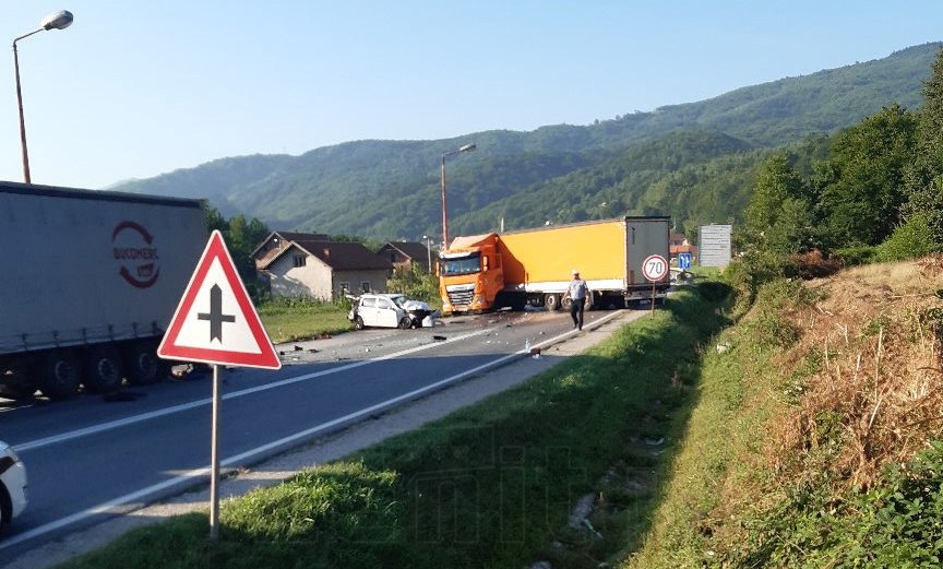 Saobraćajna nesreća na putu Zenica - Žepče, kod Golubinje (FOTO)