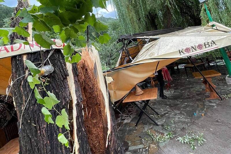 Kiša i nevrijeme zahvatili i Zenicu i Travnik (FOTO)