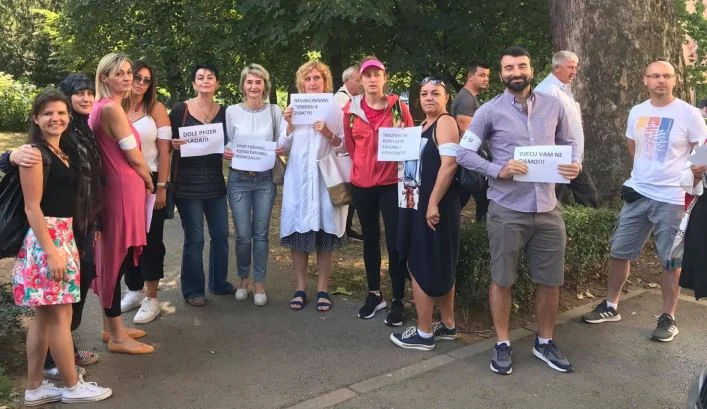 Bijele trake i krivična prijava odgovor nevakcinisanih na najavljenu diskriminaciju u KS Bjeletrake