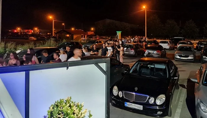 Istukao policajce ispred diskoteke, udarao ih šakom u predjelu glave i tijela