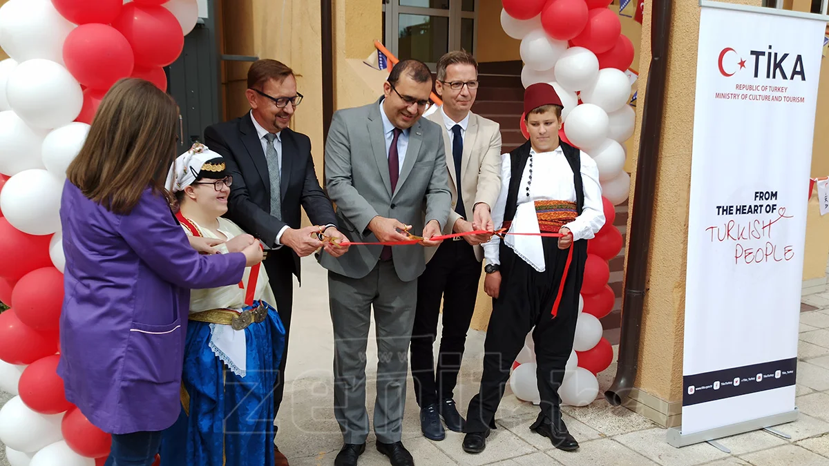 Svečano pušten u rad vanjski lift za učenike JU Škola za odgoj, obrazovanje i rehabilitaciju osoba sa poteškoćama u psiho-fizičkom razvoju Zenica (VIDEO) Otvorenje Skolee