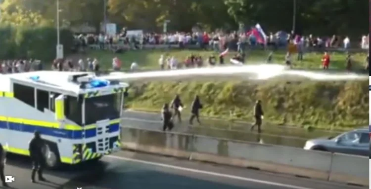 Slovenija Vodeni Top Protesti