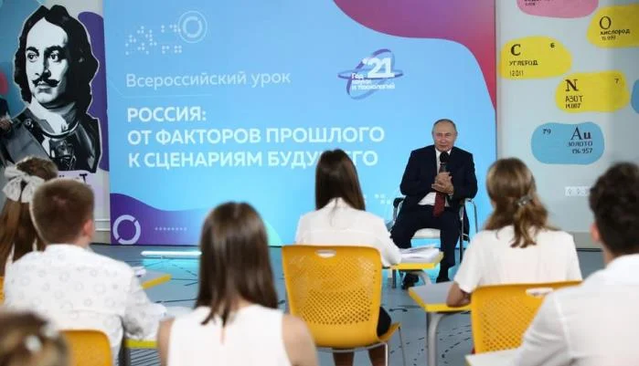Odvažni učenik ispravio Putina koji je pogrešno naveo historijsku činjenicu Vladimir Putin