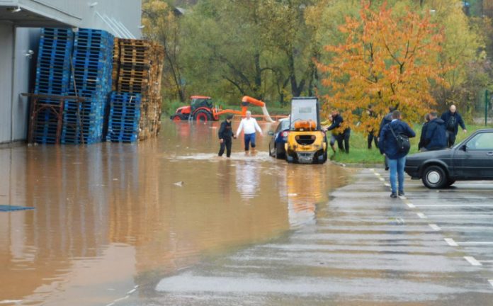 Messer Poplave Avaz