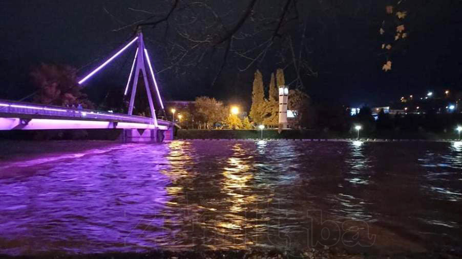 U Zenici se na pojedinim dijelovima rijeka Bosna izlila iz korita (VIDEO+FOTO)
