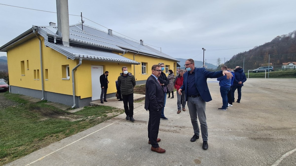 Ministarstvo za obrazovanje i Caritas Švicarske završili utopljavanje pet škola u ZDK (VIDEO+FOTO)