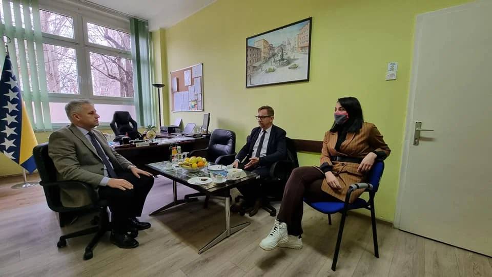 Ministar Spahija Kozlić posjetio OŠ “Meša Selimović”