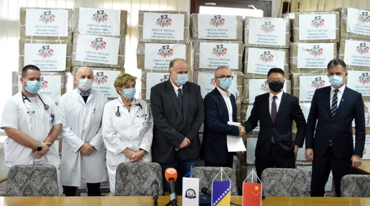 NR Kina donirala Kantonalnoj bolnici Zenica vrijednu donaciju u medicinskoj i zaštitnoj opremi