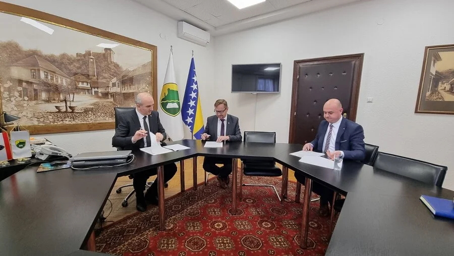 Vlada ZDK sufinansira izgradnju škole u Medakovu i sedam vodnih objekata u općini Tešanj (FOTO) Vlada ZDK Tešanj