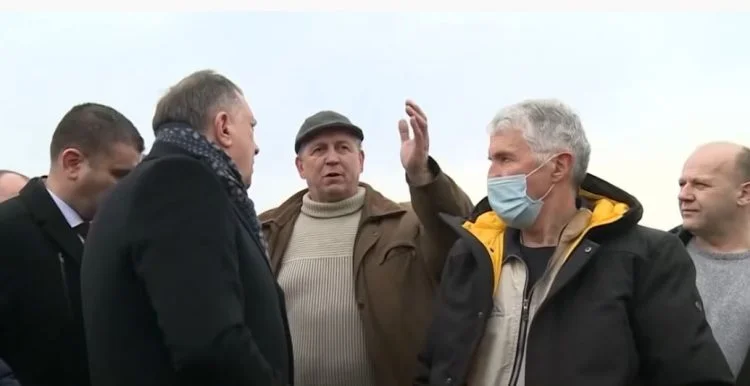 Mještani se žalili Dodiku, a on im poručio: Javite se Titi (VIDEO) Dodik Mještani Česme