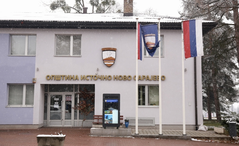 U Istočnom Sarajevu s lokalnih institucija skinute zastave države BiH (FOTO) Istocno S 1