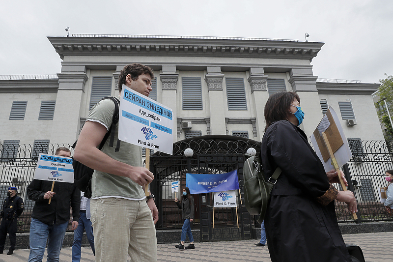 Rusija polako evakuiše diplomate i njihove porodice iz ambasade u Kijevu