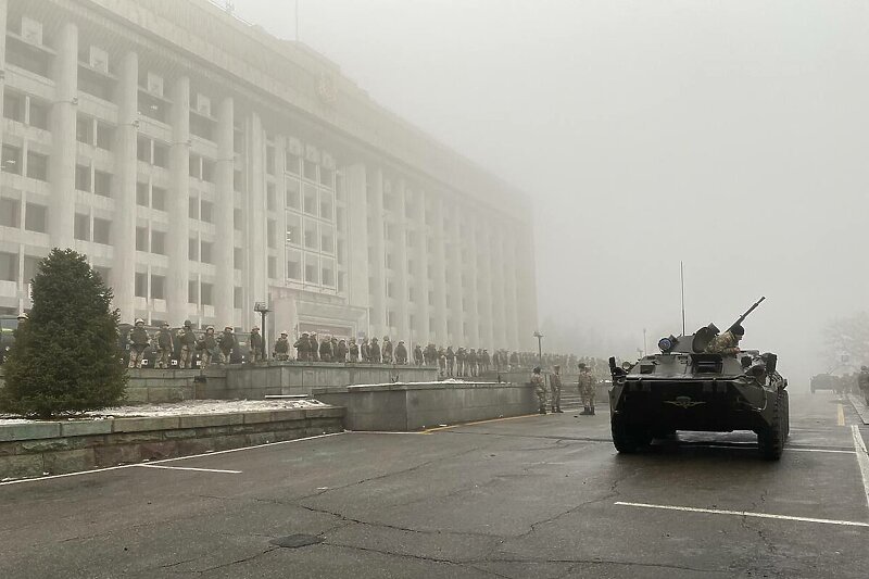 Kazahstan uveo vanredno stanje, na ulicama tenkovi, više od 200 uhapšenih (VIDEO)