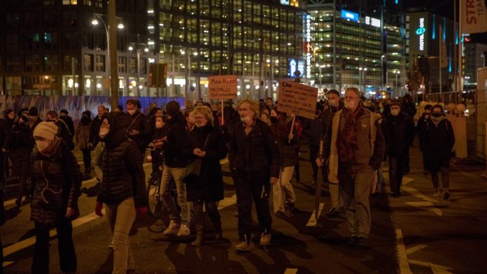 Protesti Protiv Restrikcija U Njemačkoj