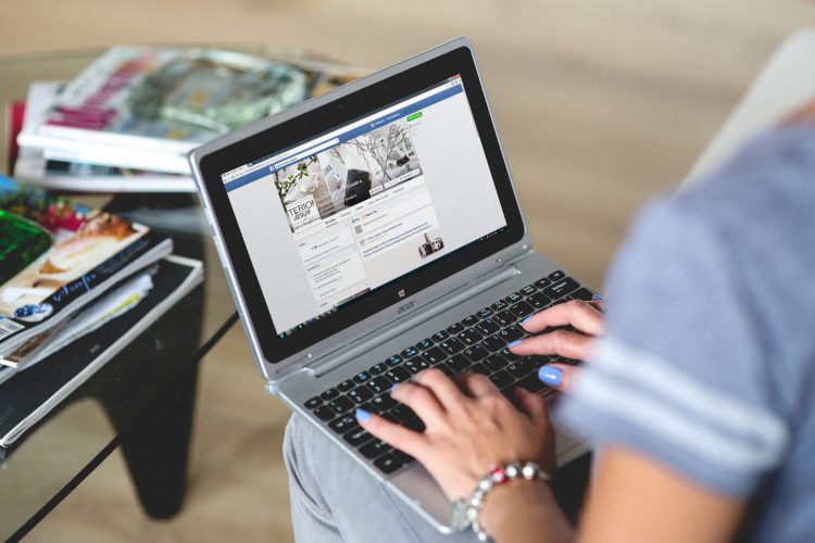 Laptop Facebook News