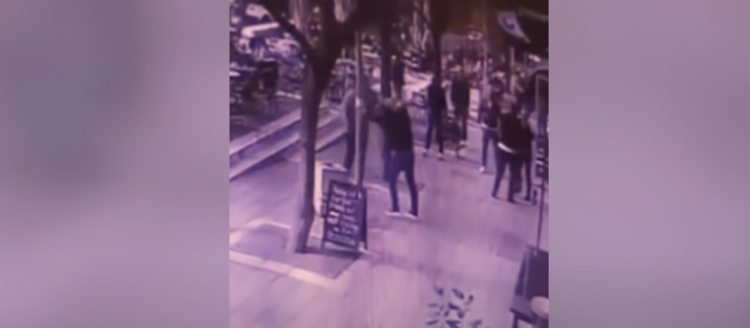 Snimak brutalne tuče, policajci pretukli kolegu u Beogradu (VIDEO) Tuča Beograd