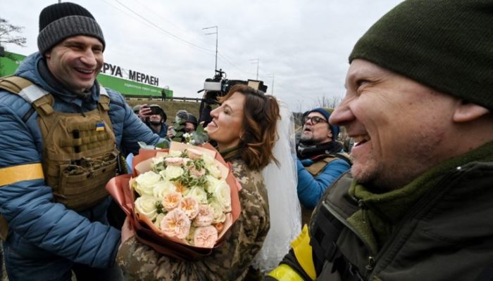 Klicko Vjencanje Na Kontrolnoj Tacki Kijev