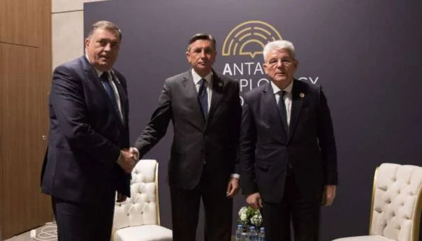  Dodik Pahor Sefik