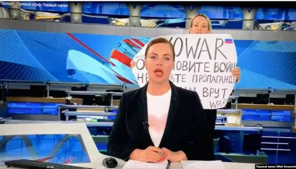 Upala u program uživo ruske televizije i poručila: Rusi su protiv rata (VIDEO) Voditeljica