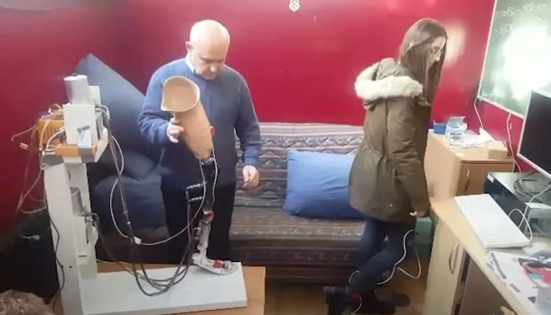 Bh Naučnici Proteza Za Hod