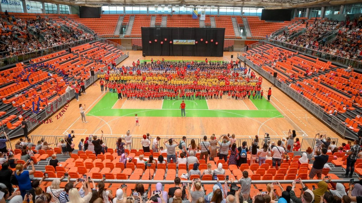U zeničkoj areni Husejin Smajlović na manifestaciji “Korakom do plesa” učestvovalo preko 800 djece (FOTO)