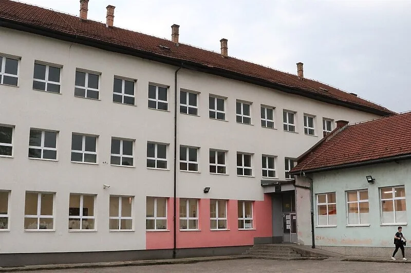 Gradnjom vlastitih kotlovnica rješava se problem zagrijavanja škola u Brezi Škola Breza