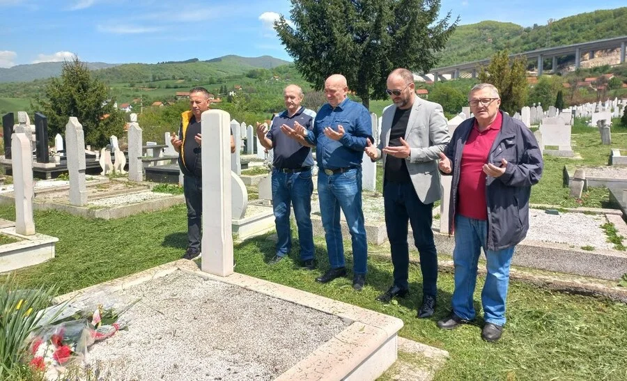 Udruženje veterana BH rata i odbrane bosanske časti odalo počast zeničkom heroju Rešadu Čalkiću Udruzenje Veterata Bh Rata Zenica