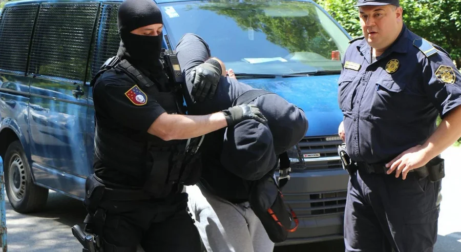 Lažno se predstavljao kao uposlenik Ambasade SAD i nudio zaposlenje