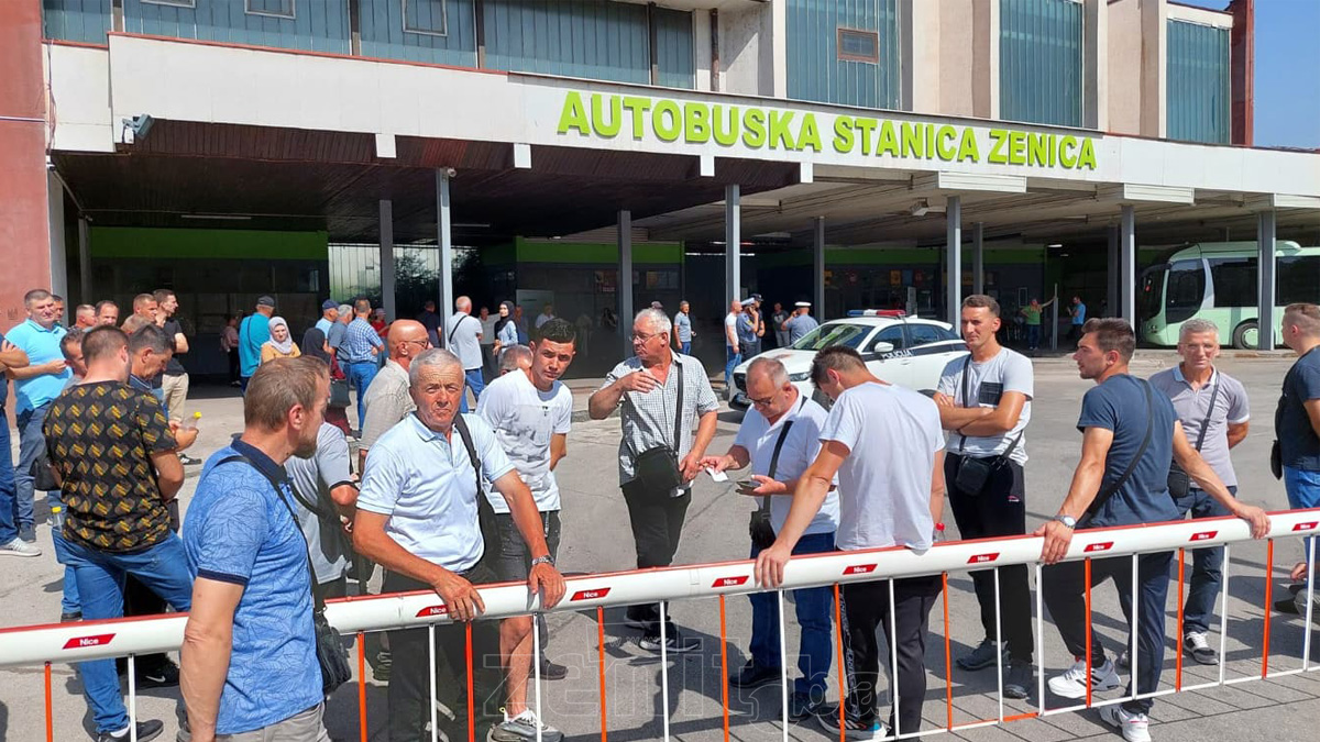 Protest putnika ispred Autobuske stanice Zenica