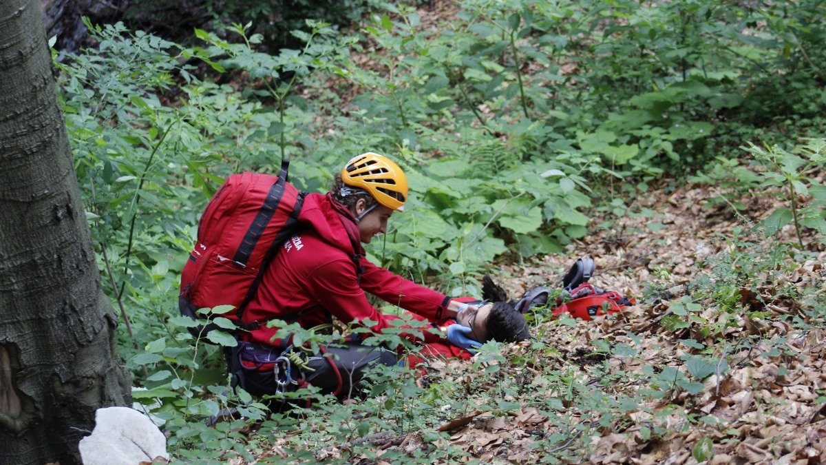 Spasavanje Povrijedjenog Bicikliste I Trail Trkaca Na Smetovima Kod Zenice