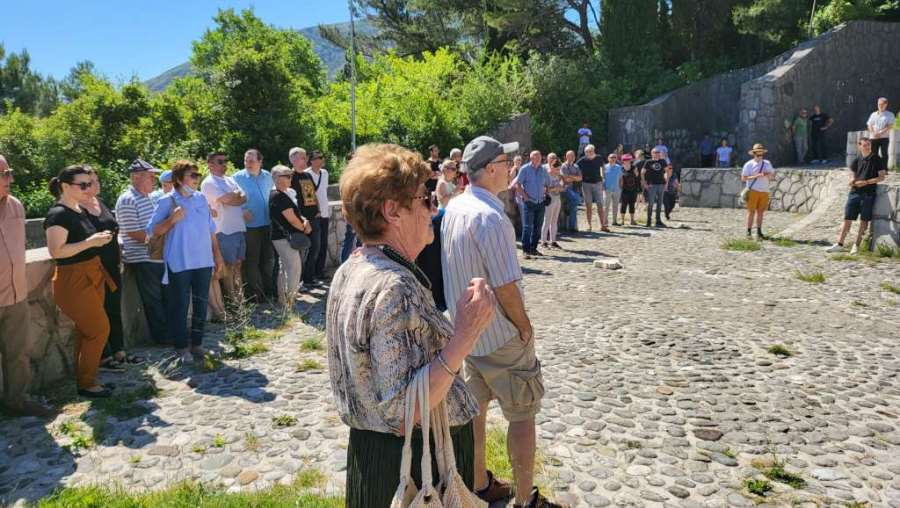 Građani i UABNOR na Partizanskom groblju poručili: Ovo je borba za slobodu! (VIDEO)