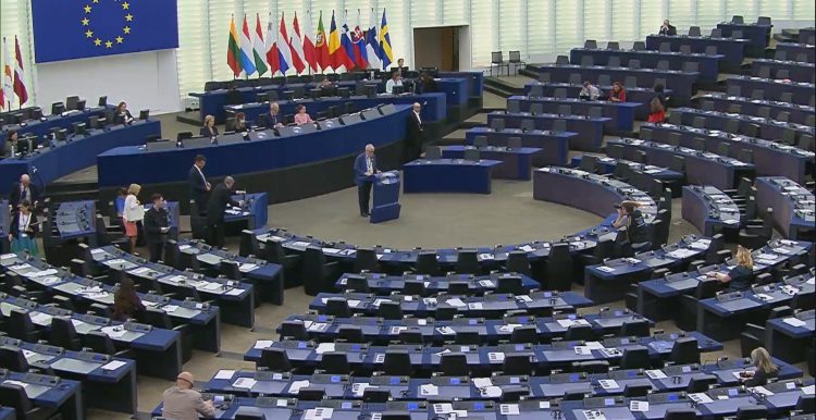 Bundestag usvojio Rezoluciju o BiH, pružena podrška Schmidtu