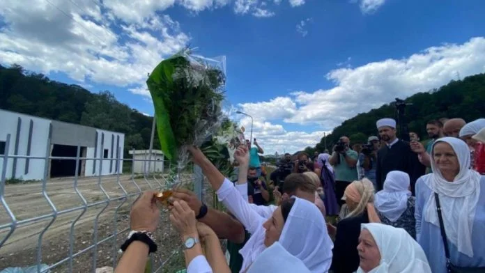 Majke Srebrenice Cvijeće