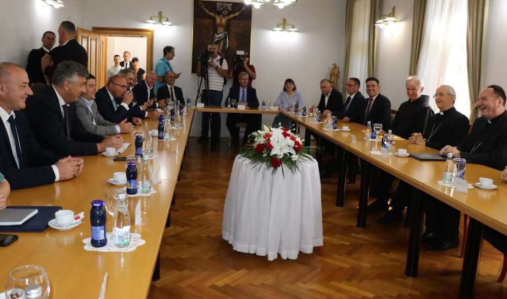Plenković se u Mostaru susreo s biskupom Palićem