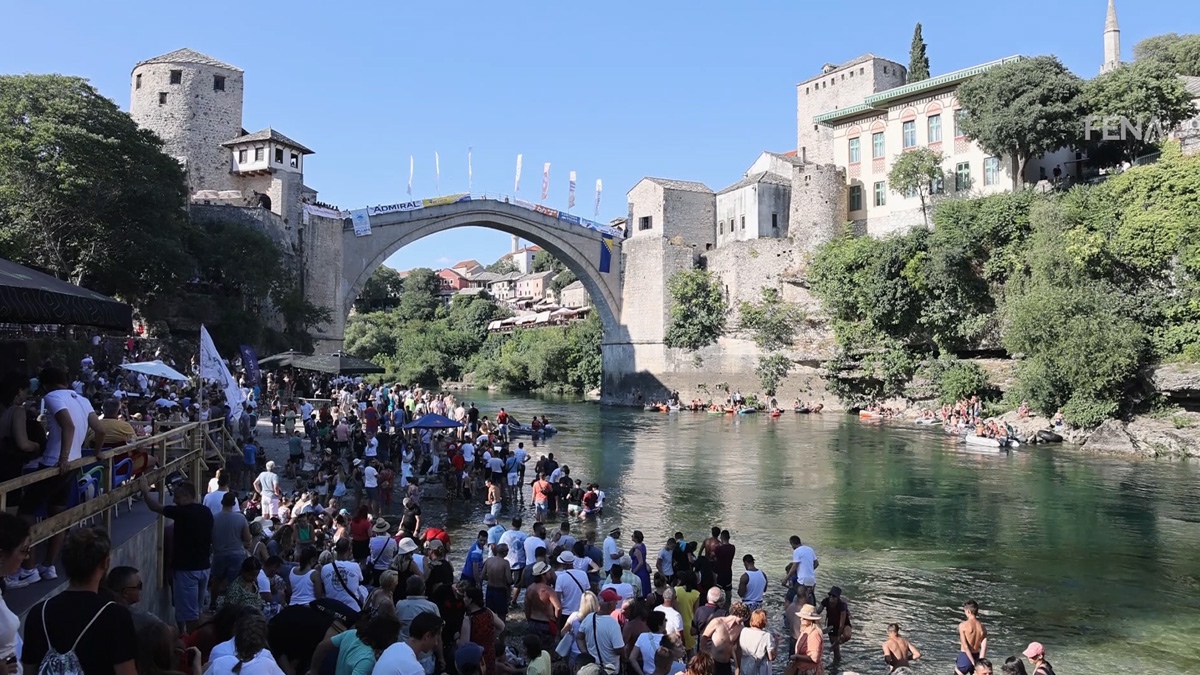Skokovi Sa Starog Mosta U Mostaru