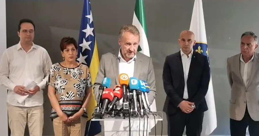 Vanredna Press SDA Bakir Izetbegovic