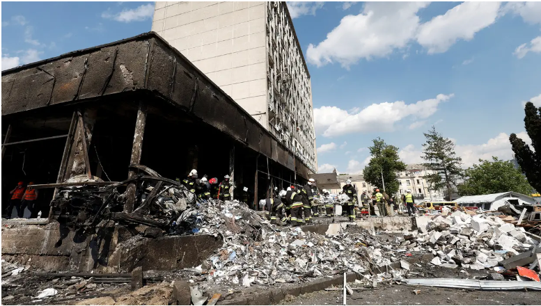 Troje mrtvih u raketnom napadu na grad u Ukrajini