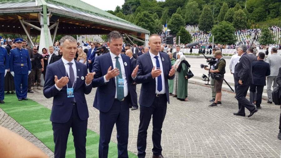 Delegacija Vlade i Skupštine ZDK prisustvovala komemoraciji i ukopu žrtava genocida u Srebrenici (FOTO)
