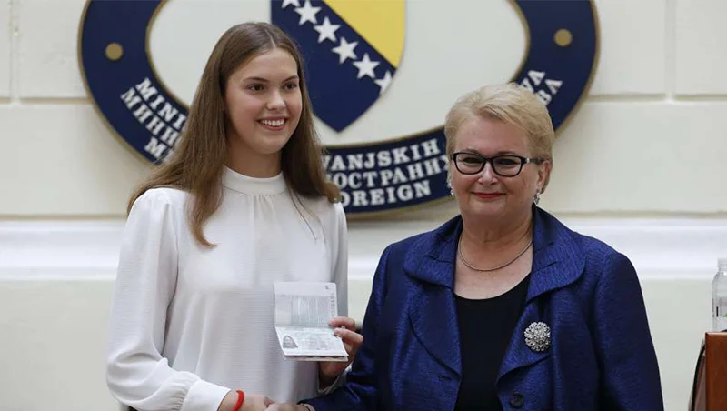 Lana Pudar Diplomatski Pasoš