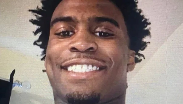 Sad Tinejdzer Nasumicno Pucao Po Ulicama