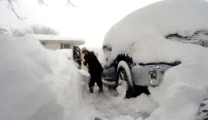 Snažna oluja u SAD-u, palo blizu dva metra snijega, najgore stiže. Dvoje mrtvih